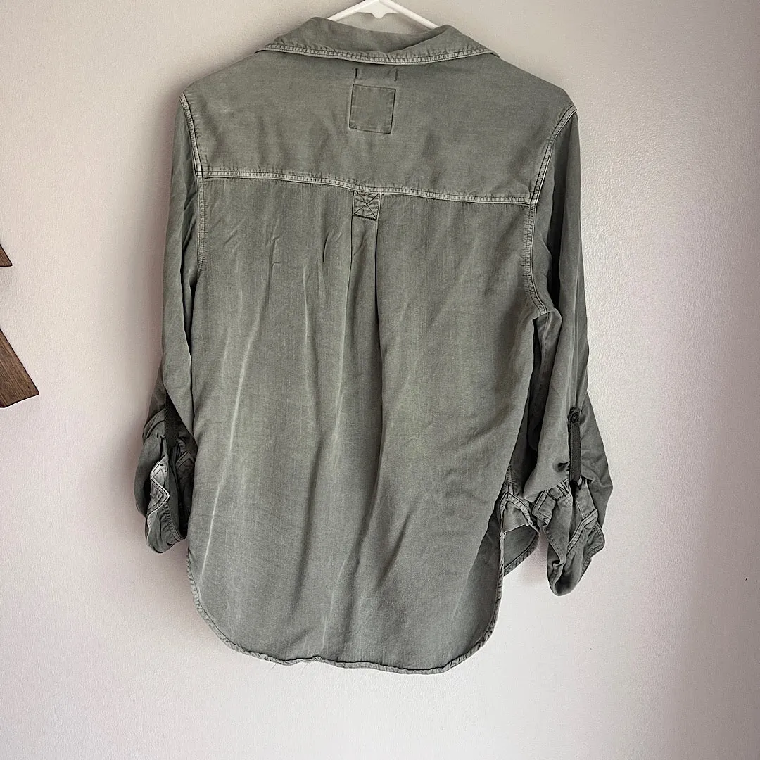 American Eagle Soft Button Up