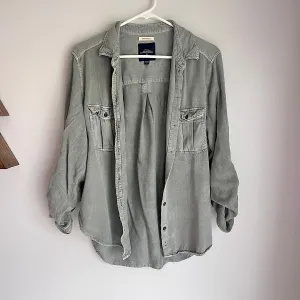 American Eagle Soft Button Up