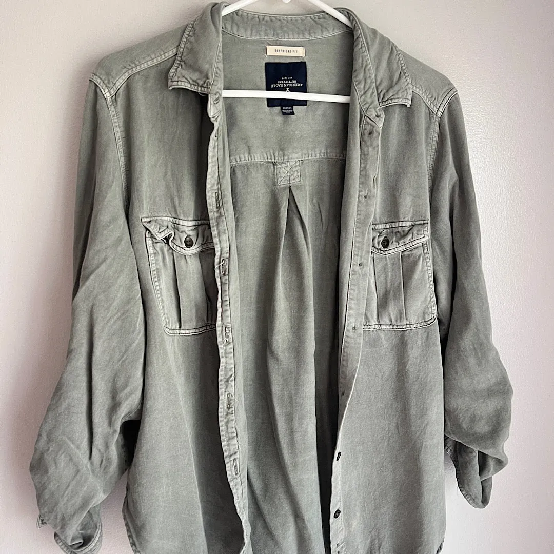 American Eagle Soft Button Up