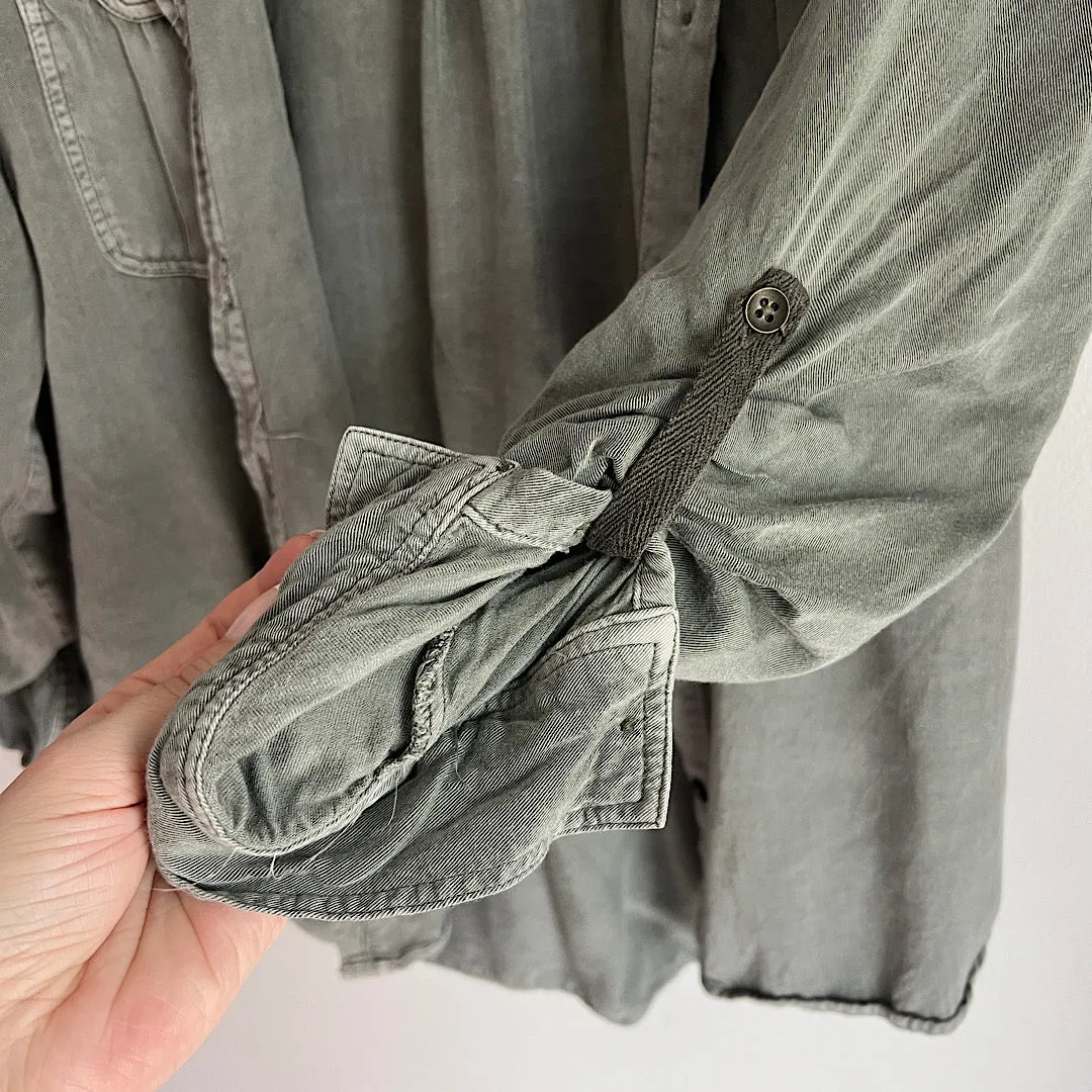 American Eagle Soft Button Up