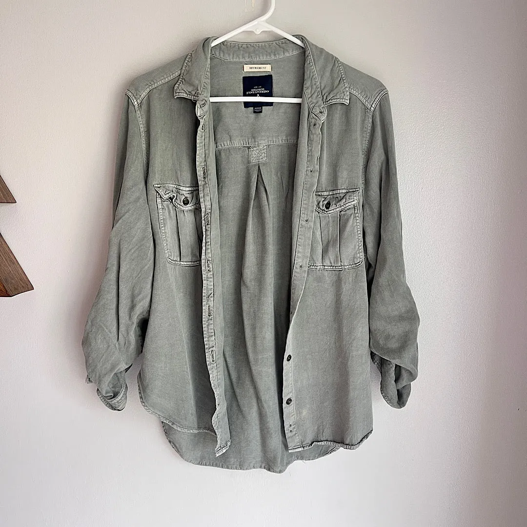 American Eagle Soft Button Up