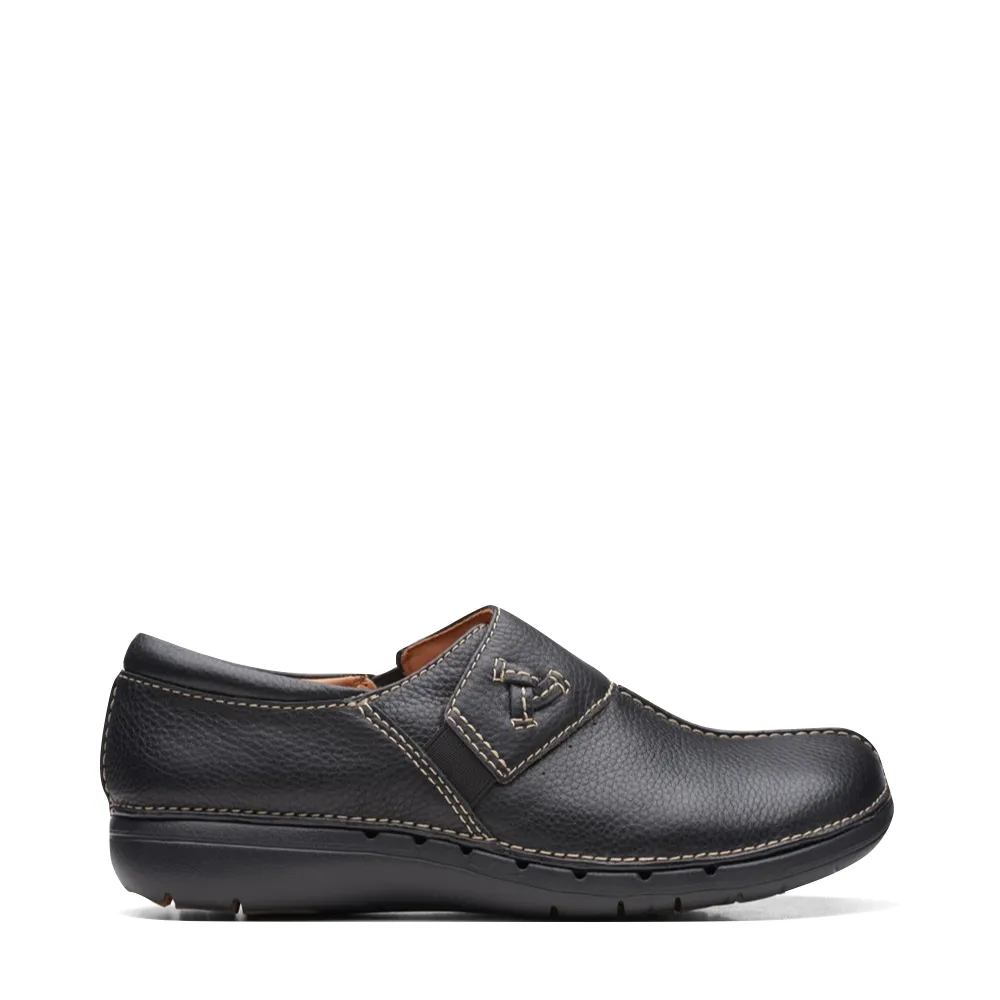 Clarks Women's Un Loop Ave Smooth Leather Slip On (Black)