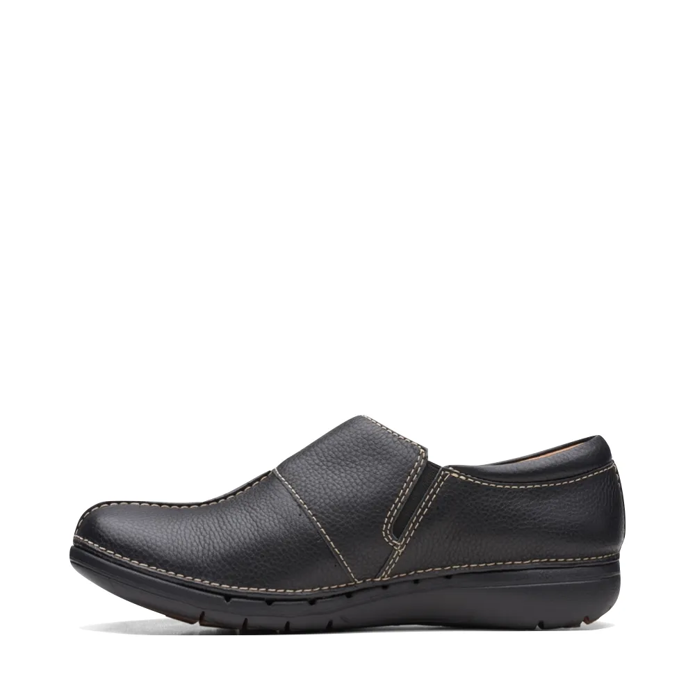Clarks Women's Un Loop Ave Smooth Leather Slip On (Black)