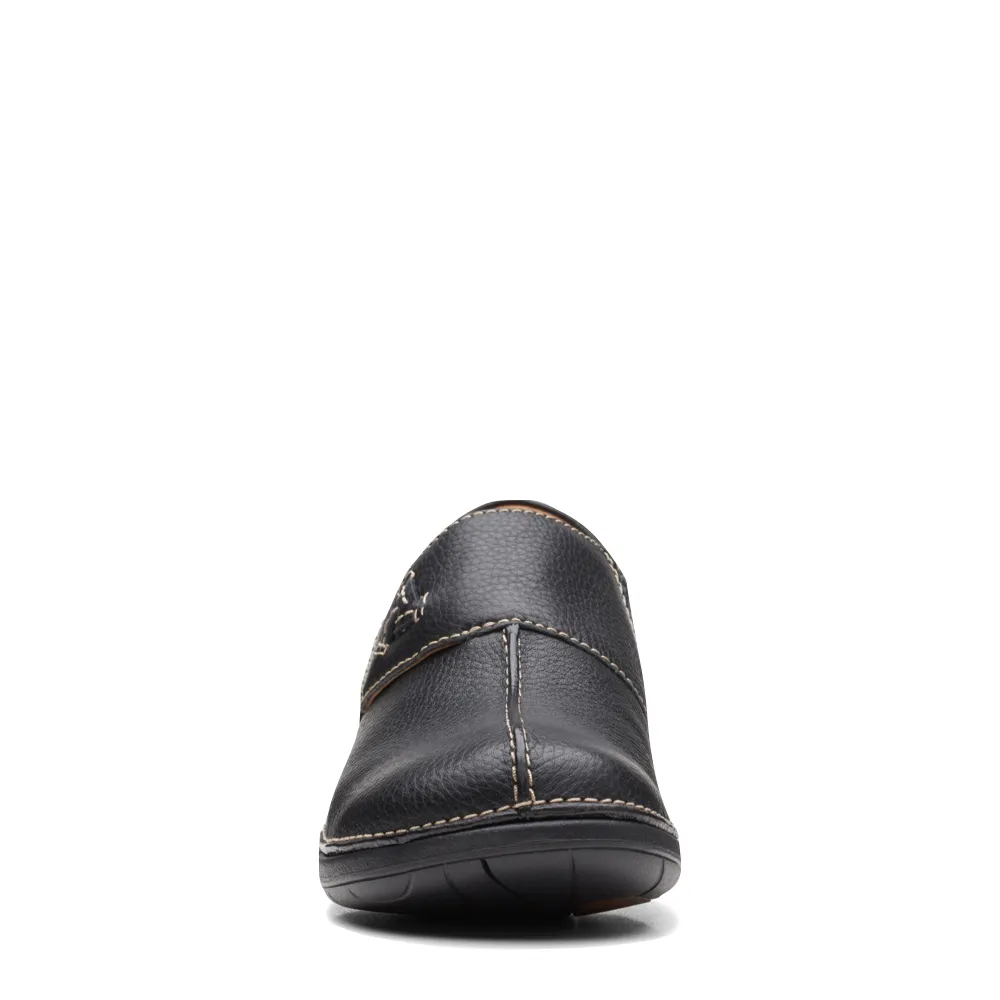 Clarks Women's Un Loop Ave Smooth Leather Slip On (Black)