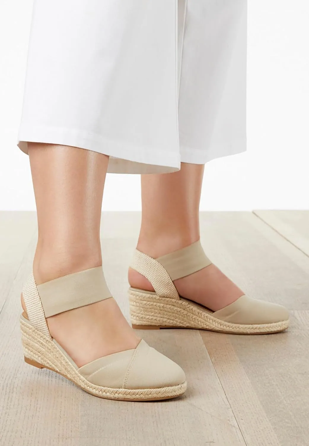 Comfortview Women's Wide Width The Abra Espadrille