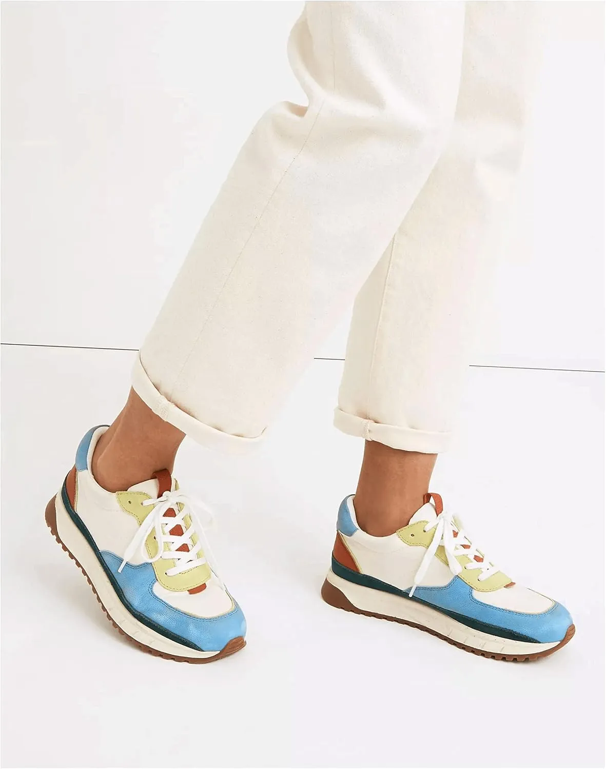 Coutgo Womens Lace Up Platform Sneakers Trendy Athletic Tennis Faux Leather Suede Neutral Comfortable Walking Shoes