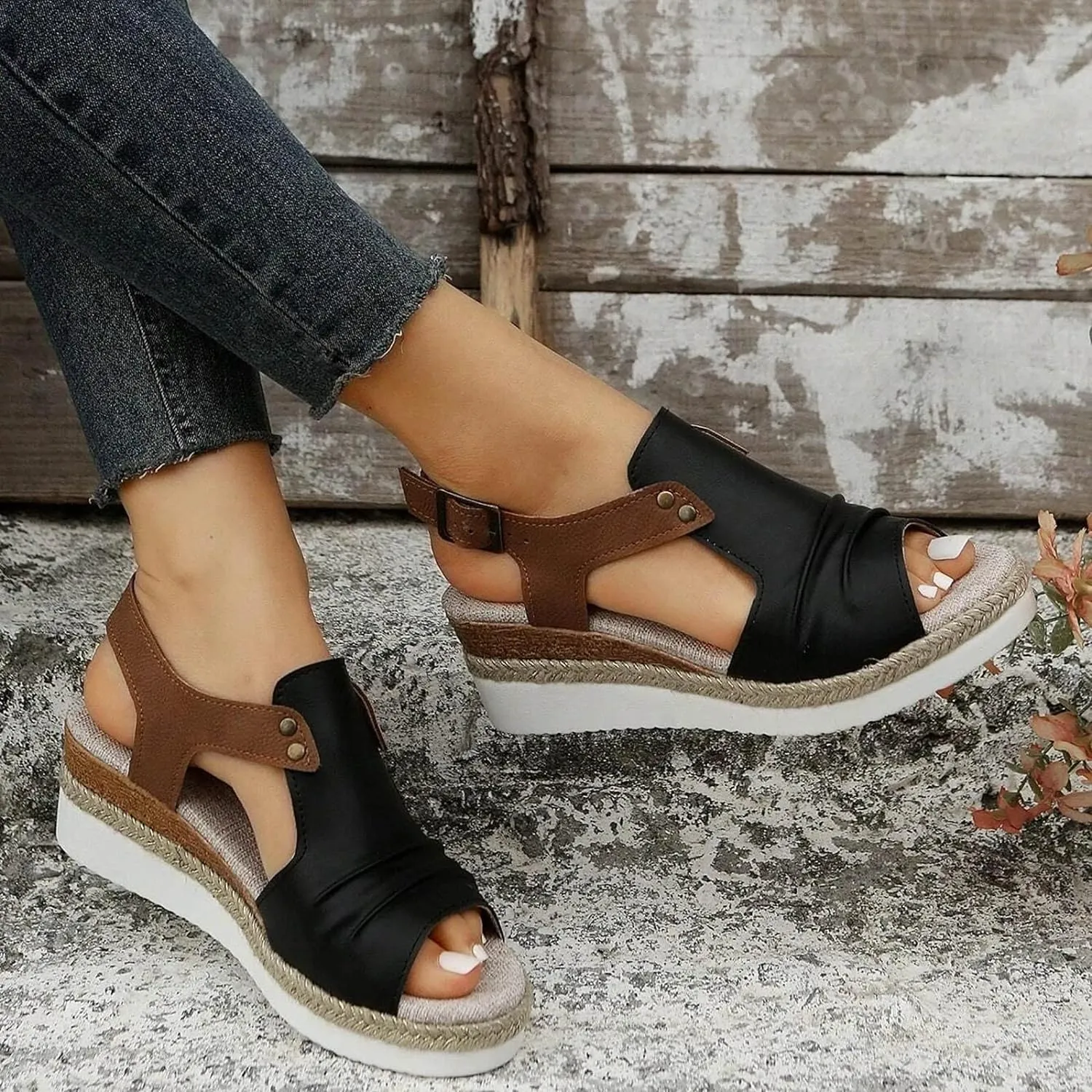 Eduavar Womens Sandals Casual Comfort Non Slip Walking Platform Sandals with Arch Support Lightweight Summer Beach Footwear