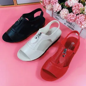 Flat sandals in soft and comfortable leather