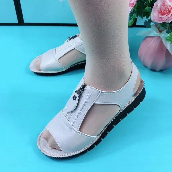 Flat sandals in soft and comfortable leather