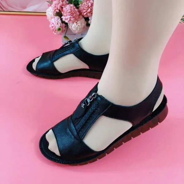 Flat sandals in soft and comfortable leather