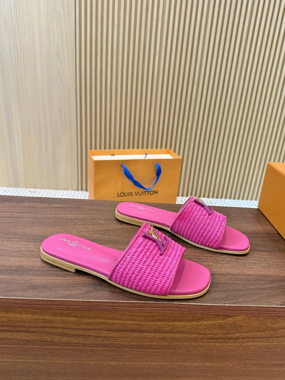 Louis Revival Vuitton 5G-enabled Flat Mule Specially designed