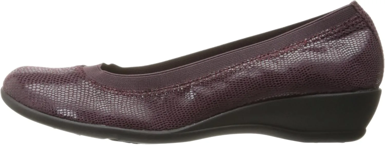 Soft Style by Hush Puppies Women's Rogan Flat