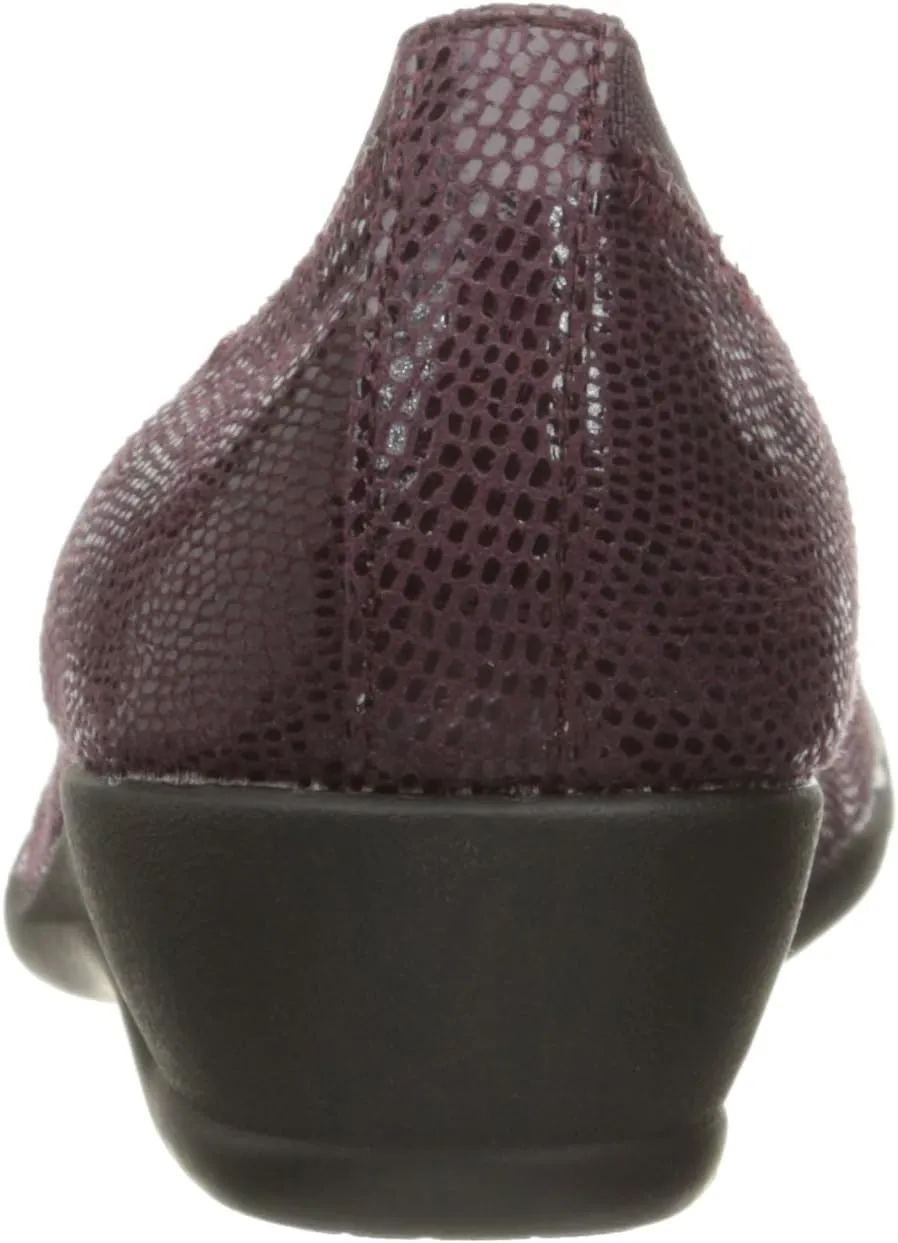 Soft Style by Hush Puppies Women's Rogan Flat