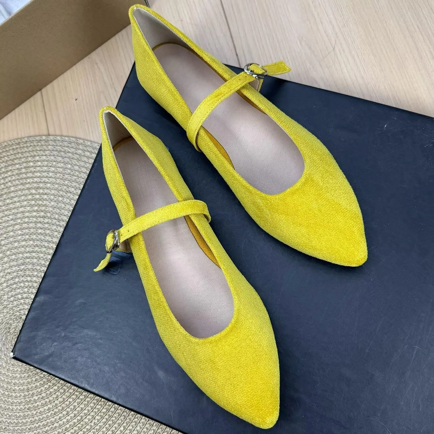 TN TANGNEST Leather Flats for Women Comfortable Pointy Toe Slip On Flats Soft Work Flats Retro Mary Jane Flats
